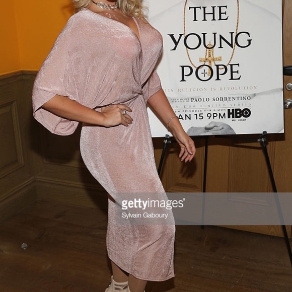 Hip hugging pink Missguided dress - Picture 2 of 3